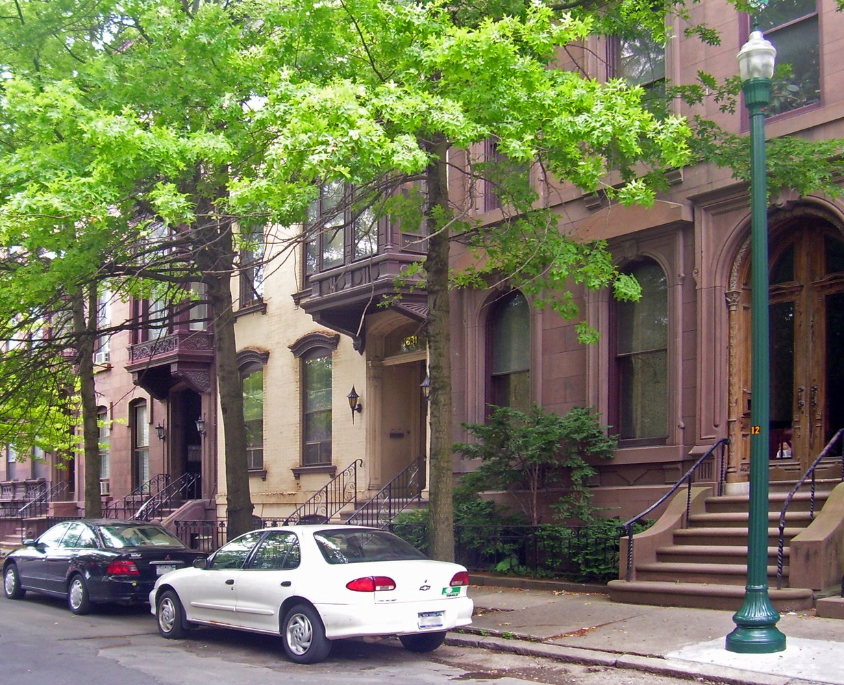 Historical Fifth Avenue residences in Troy